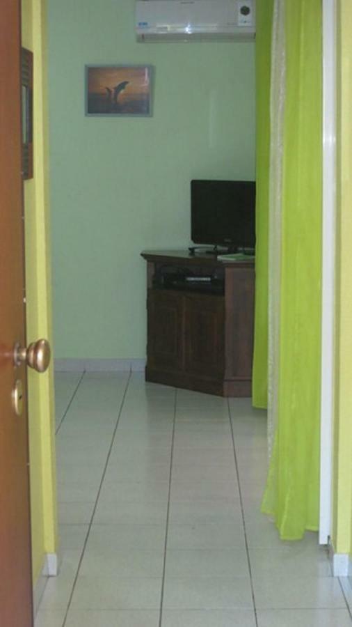 Baliste Jardin De Corail Apartment แซ็งต์-จีลส์-เลส์-แบ็งส์ ภายนอก รูปภาพ